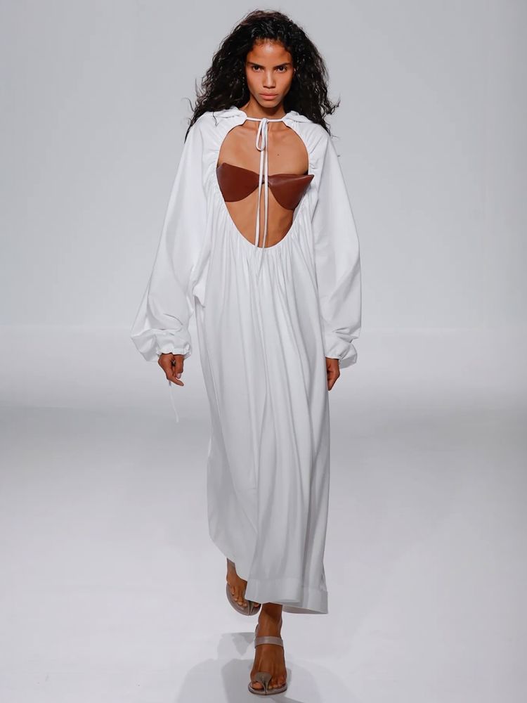 121111